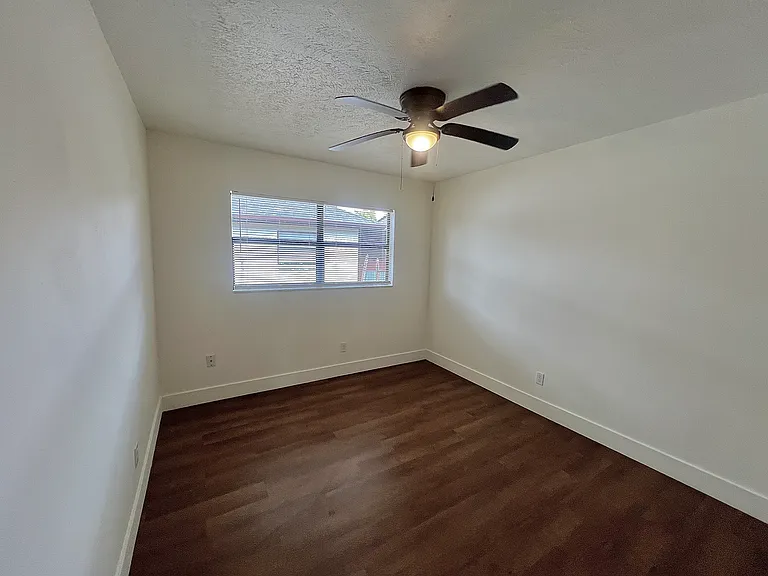 4614 E Seneca Ave — Photo 16