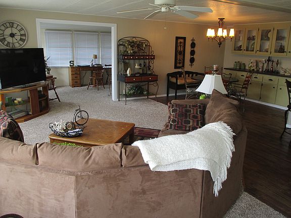 3rd image of 213 Aspen Cir