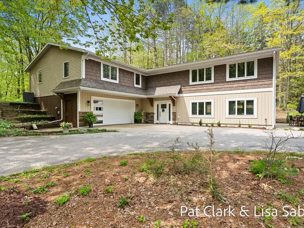 16580 Lake Michigan Dr, West Olive, MI 49460