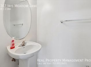 6307 Iris Meadow Ln, Haymarket, VA 20169
