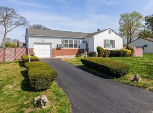 55 Jaycox Ave, Islip, NY 11751