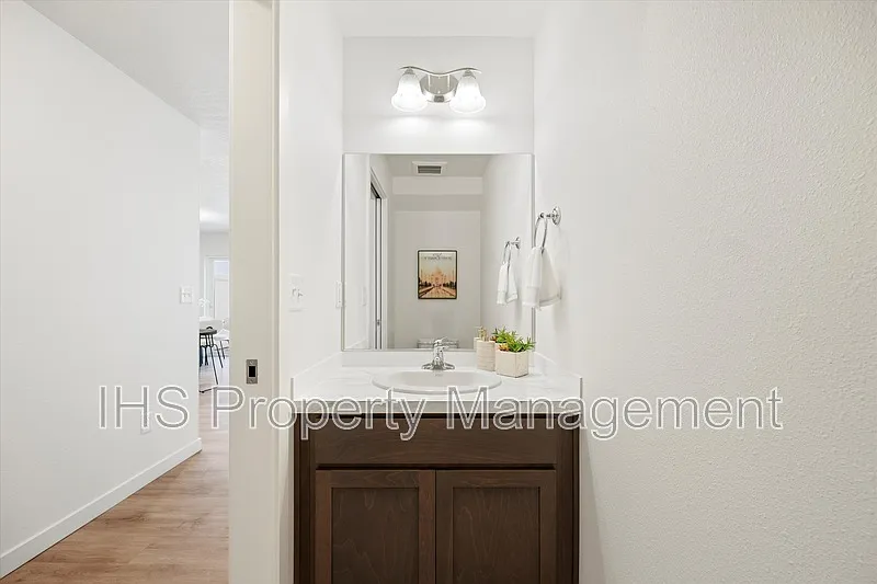 3 bed, 2.5 bath, 1324 sqft, $1,775 — Photo 4