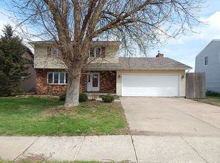 513 S 7th St, Eldridge, IA 52748