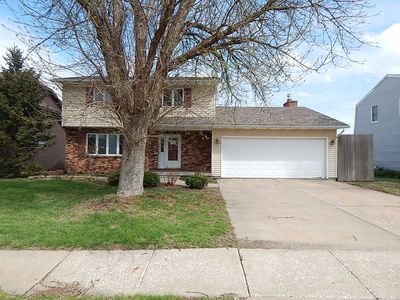 513 S 7th St, Eldridge, IA, 52748