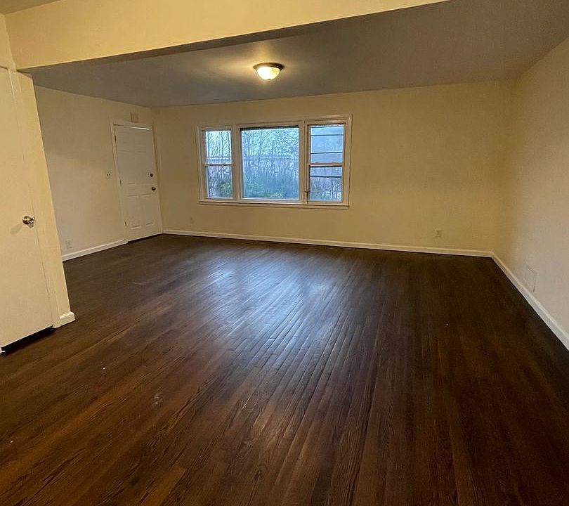 1st image of 420-422 Fabyan Pl #1