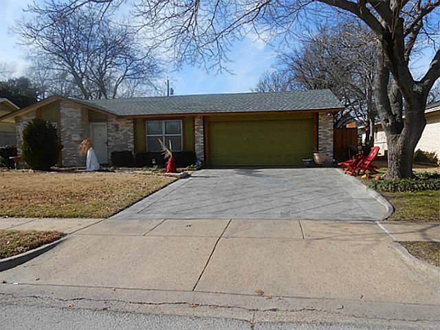 1st image of 2409 Newcastle Dr