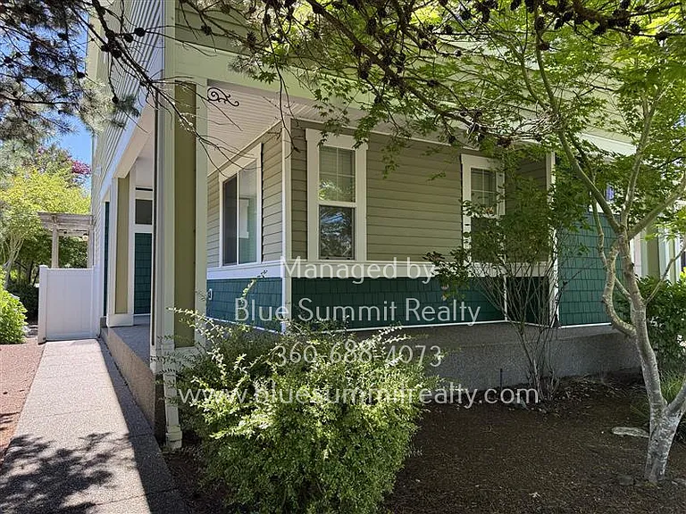 7633 Rushmore Way NE — Photo 2