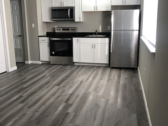 3rd image of 740 W Wood St APT 7