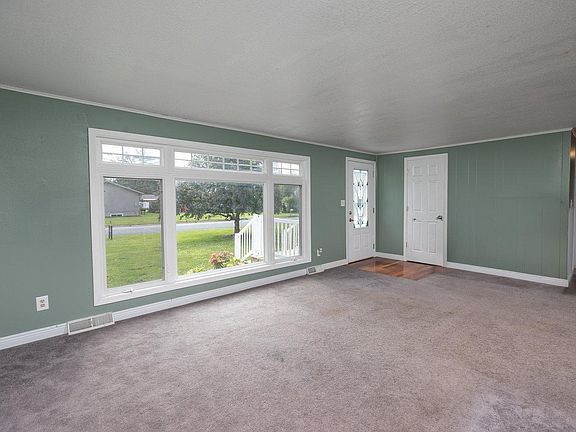 4th image of 409 3rd St NE