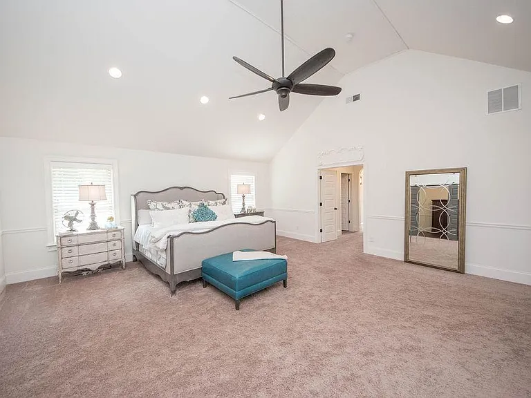 270 Savannah Dr — Photo 13
