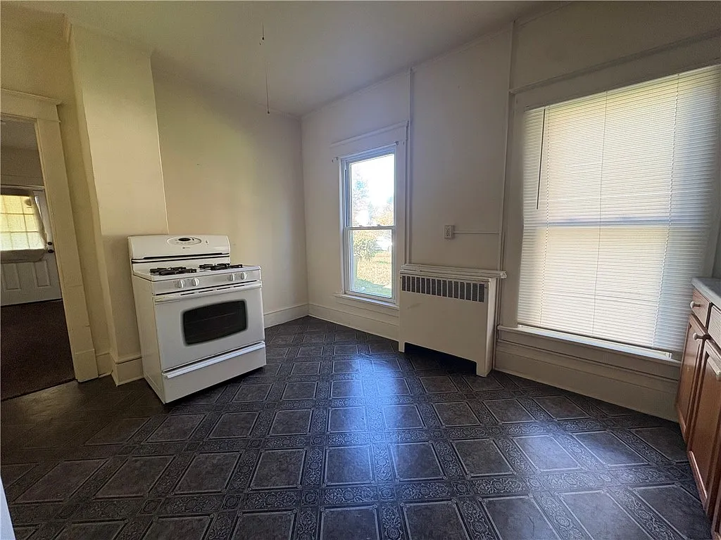 1 bed, 1.0 bath, 5760 sqft, $1,050 — Photo 4