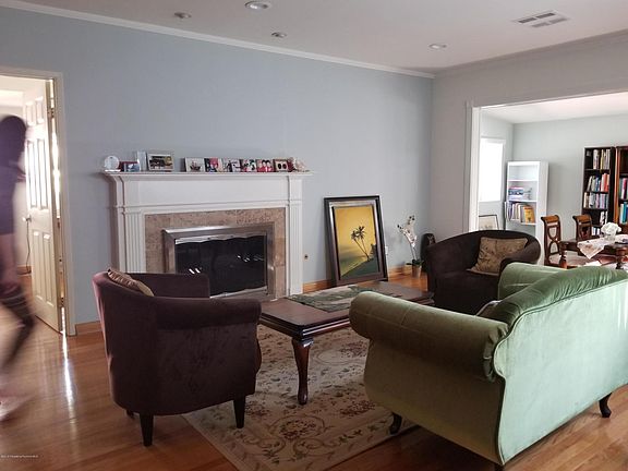 5th image of 2431 Fairmount Ave