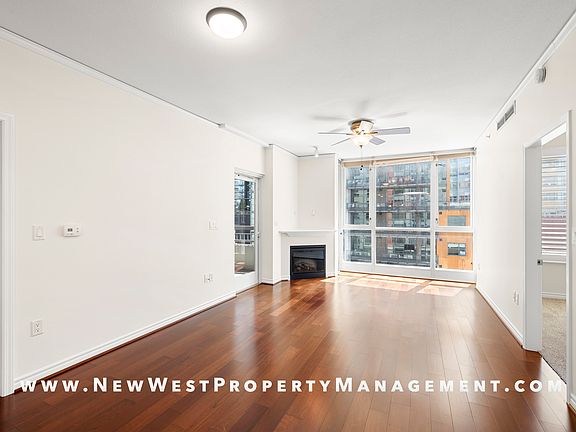 5th image of 300 W Beech St Unit 510