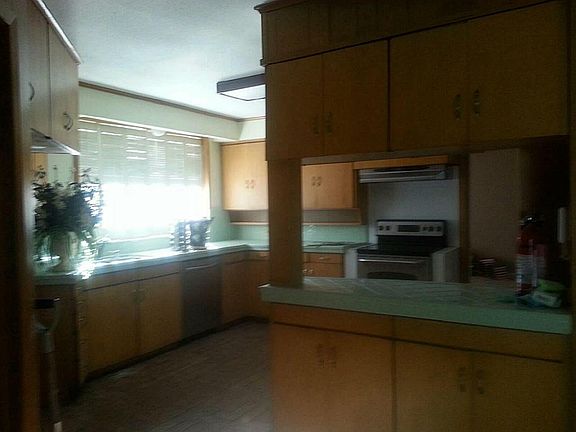 3rd image of 815 Jefferson Ave