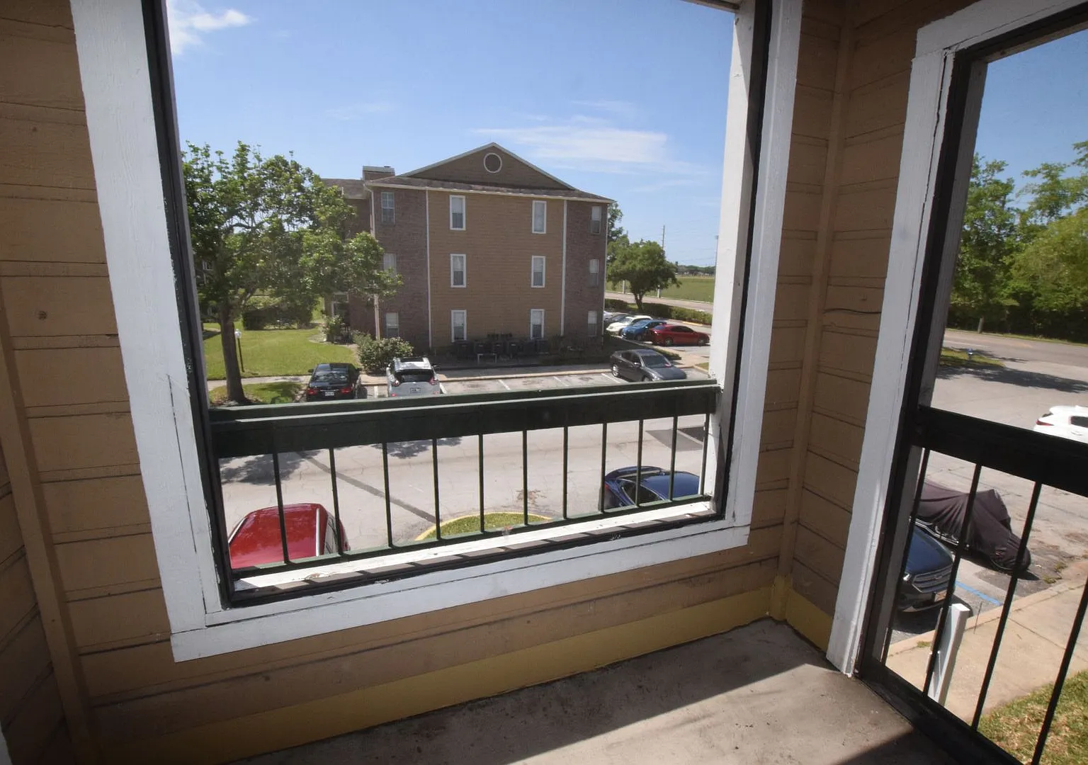 2 Bedroom, 1 Bath Condo for Rent at 5533 Chrishire Way #F201 Orlando, FL 32822 — Photo 3