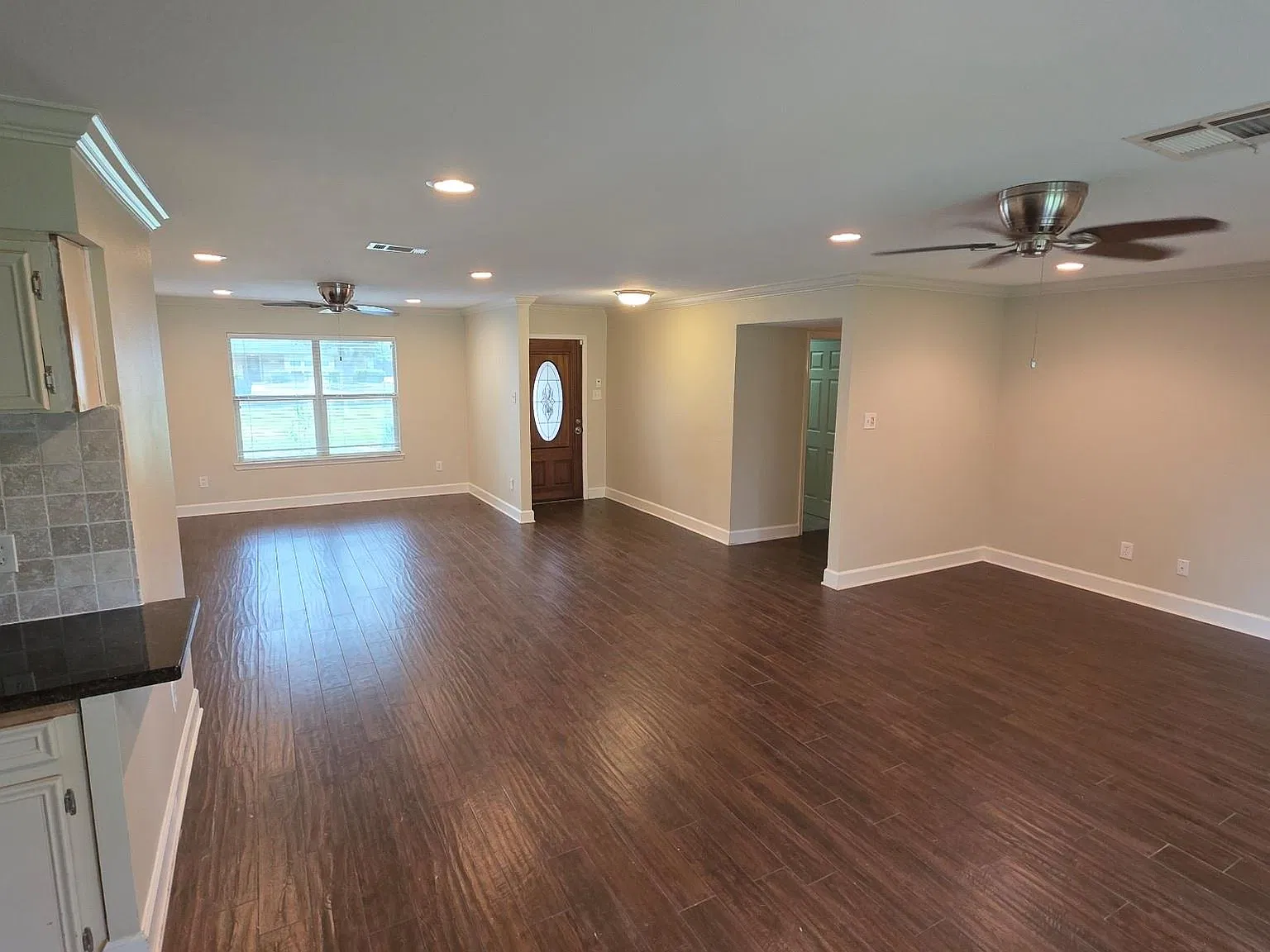 3 bed, 2.0 bath, 1958 sqft, $2,500 — Photo 3