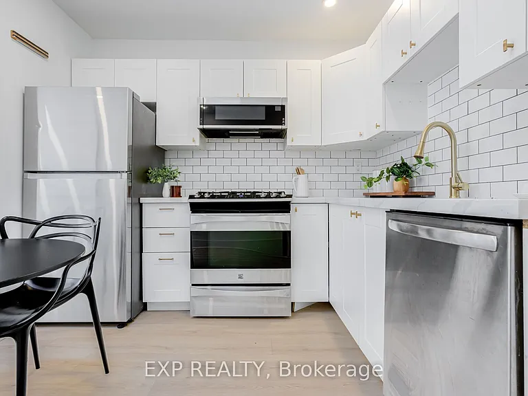 146 Hanson St — Photo 13
