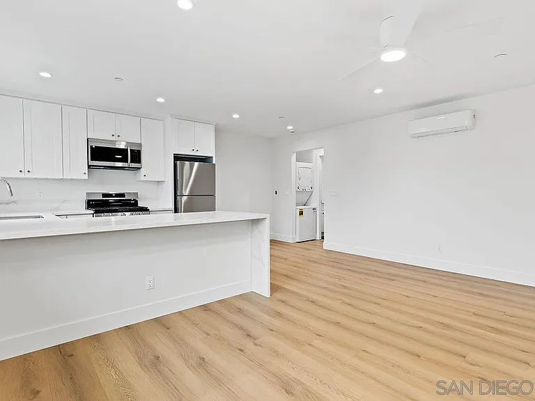 4265 42nd St #5 — Photo 5