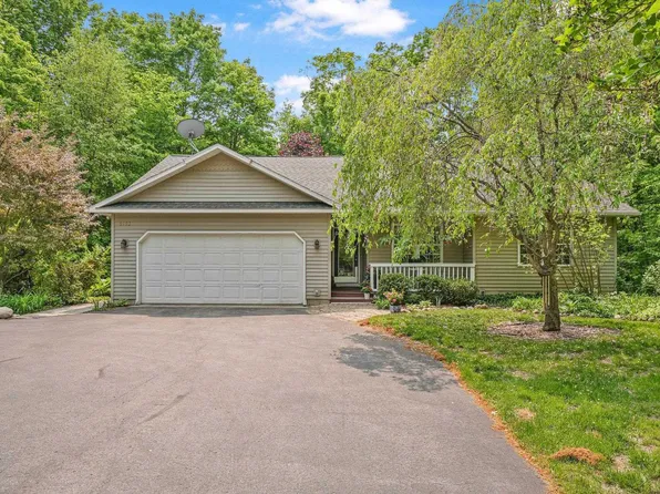 5153 Silver Pines Rd, Traverse City, MI 49685