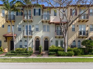 40 Via Floresta Dr, Boca Raton, FL 33487