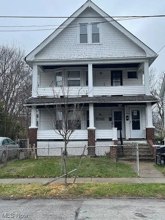 918 E 144th St photo 1
