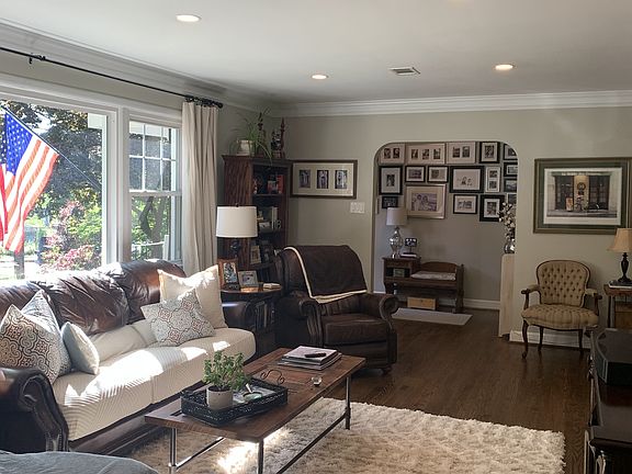Living Room (upstairs)