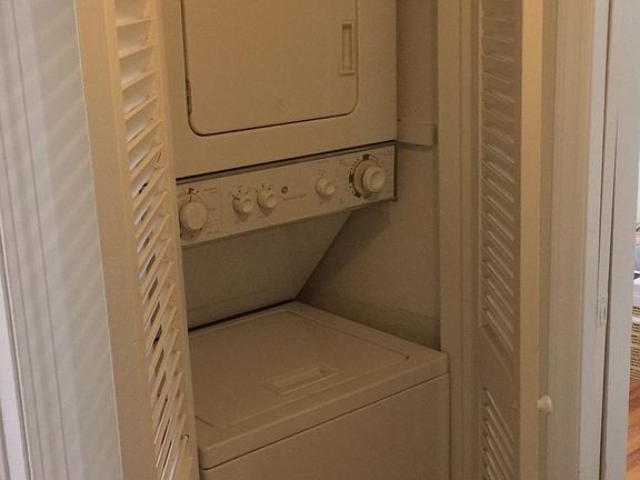 Washer Dryer in Unit