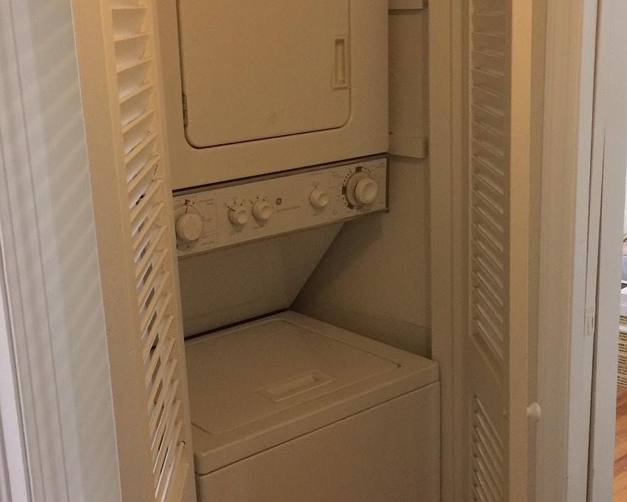 Washer Dryer in Unit