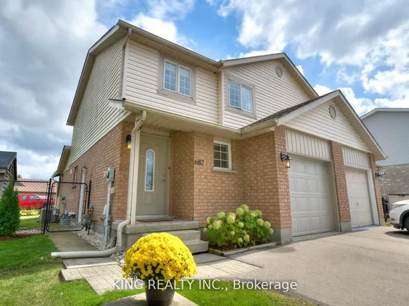 682 Pinerow Cres #A, Waterloo, ON N2T 2K3