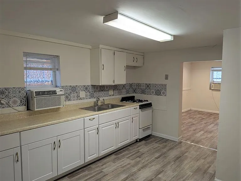 3239 N Southport Ave #RG — Photo 9