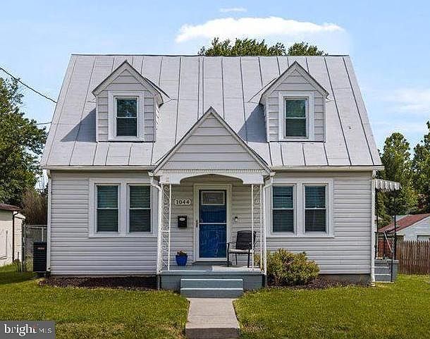 1st image of 1044 Orchard Ave