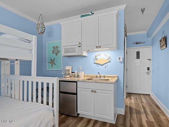 3rd image of 602 W Fort Macon Road #115