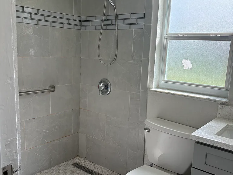 2403 Gresham Dr — Photo 7