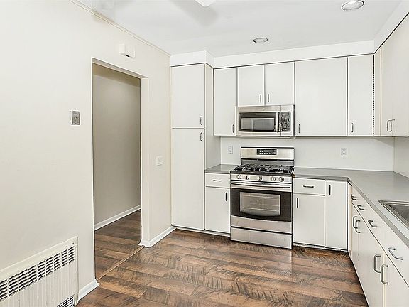 5th image of 324 W Chester St Floor 1