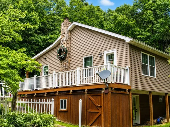 63 Pine Hill Rd, Smock, PA 15480