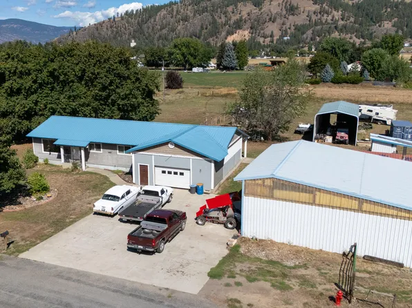 665 E Riverview Ln, Kettle Falls, WA 99141