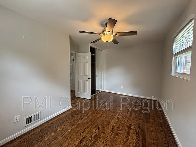 4706 Red Fox Rd — Photo 12