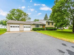 46 Spicewood Ln, Rochester, NY 14624