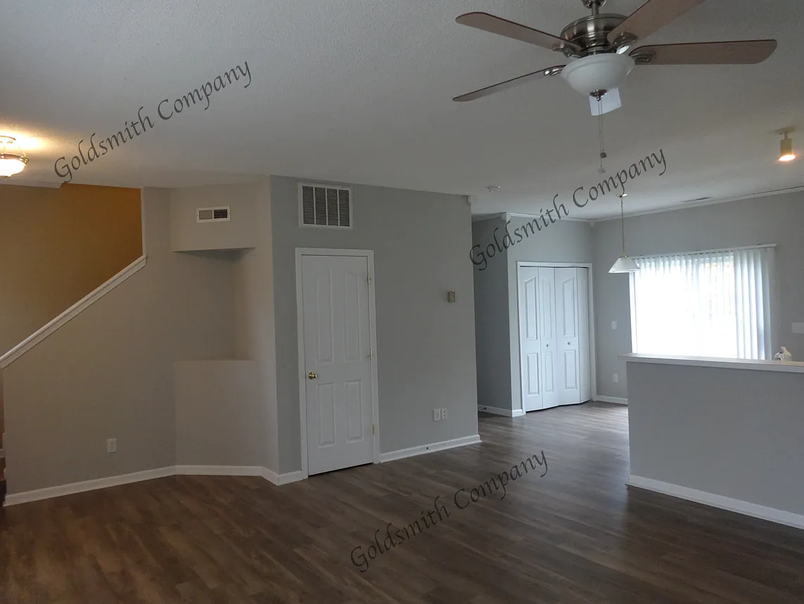 3 bed, 2.5 bath, 1500 sqft, $1,995 — Photo 3
