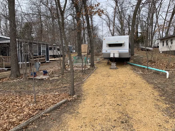 10/52 Woodhaven Dr E, Sublette, IL 61367