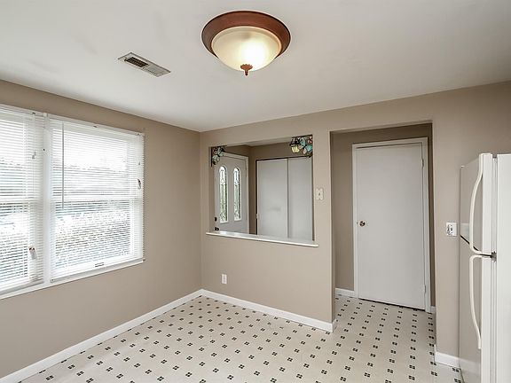 4th image of 2809 Lake Forest Dr