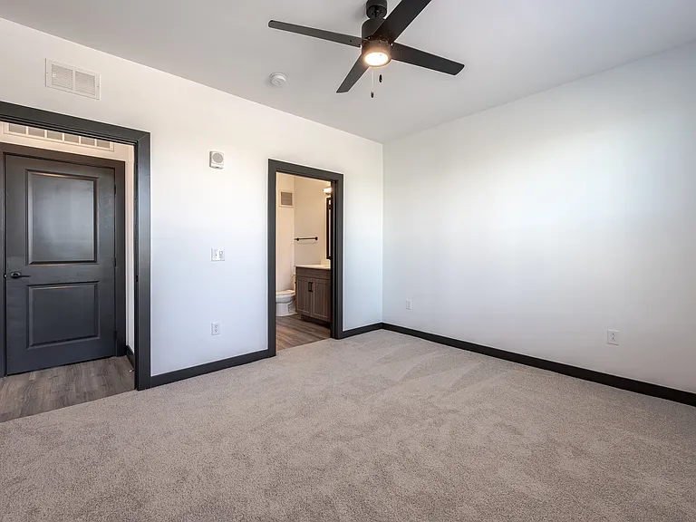 North End Apartments — Photo 15