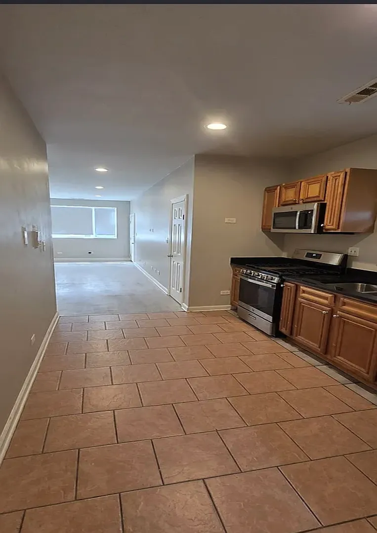 3 bed, 1000 sqft, $1,650 — Photo 4