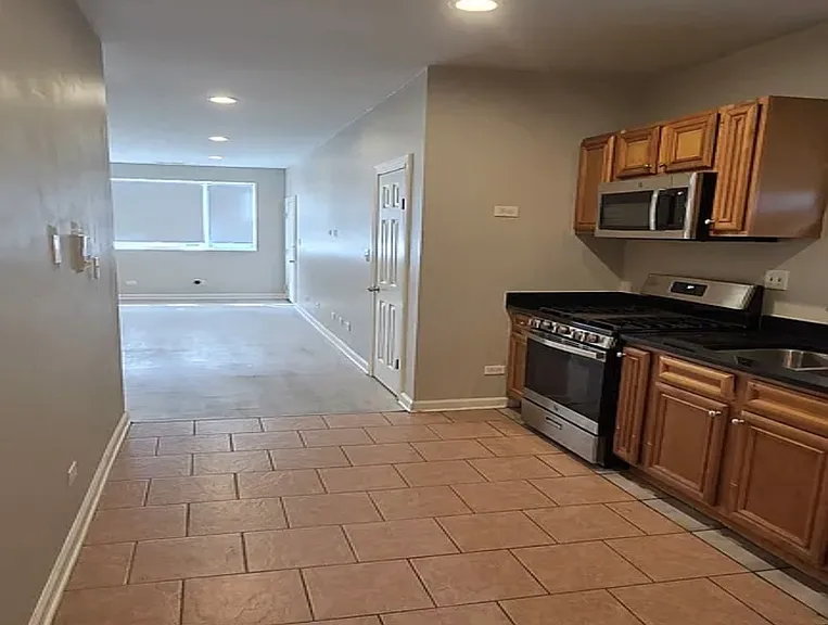 7257 S May St #B — Photo 4