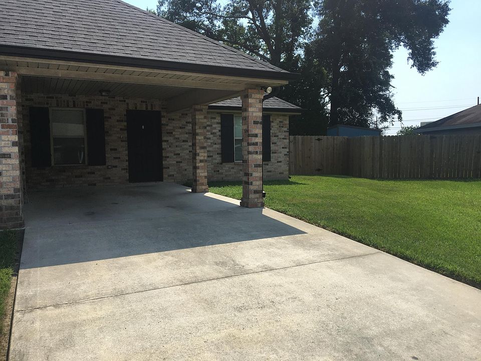 Carport and front yard.