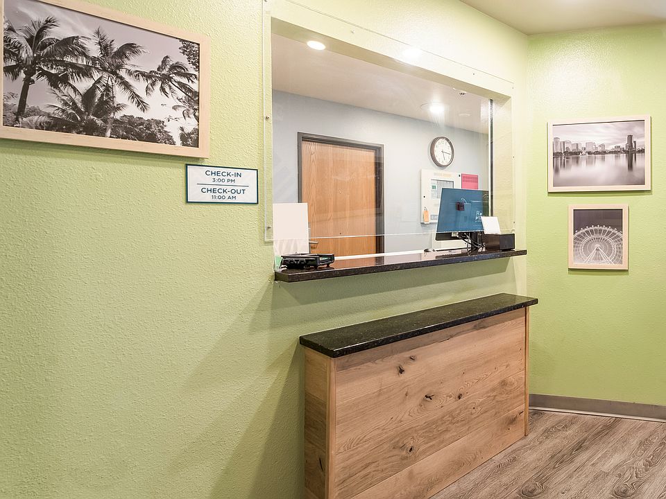 Lobby and Guest Check-in