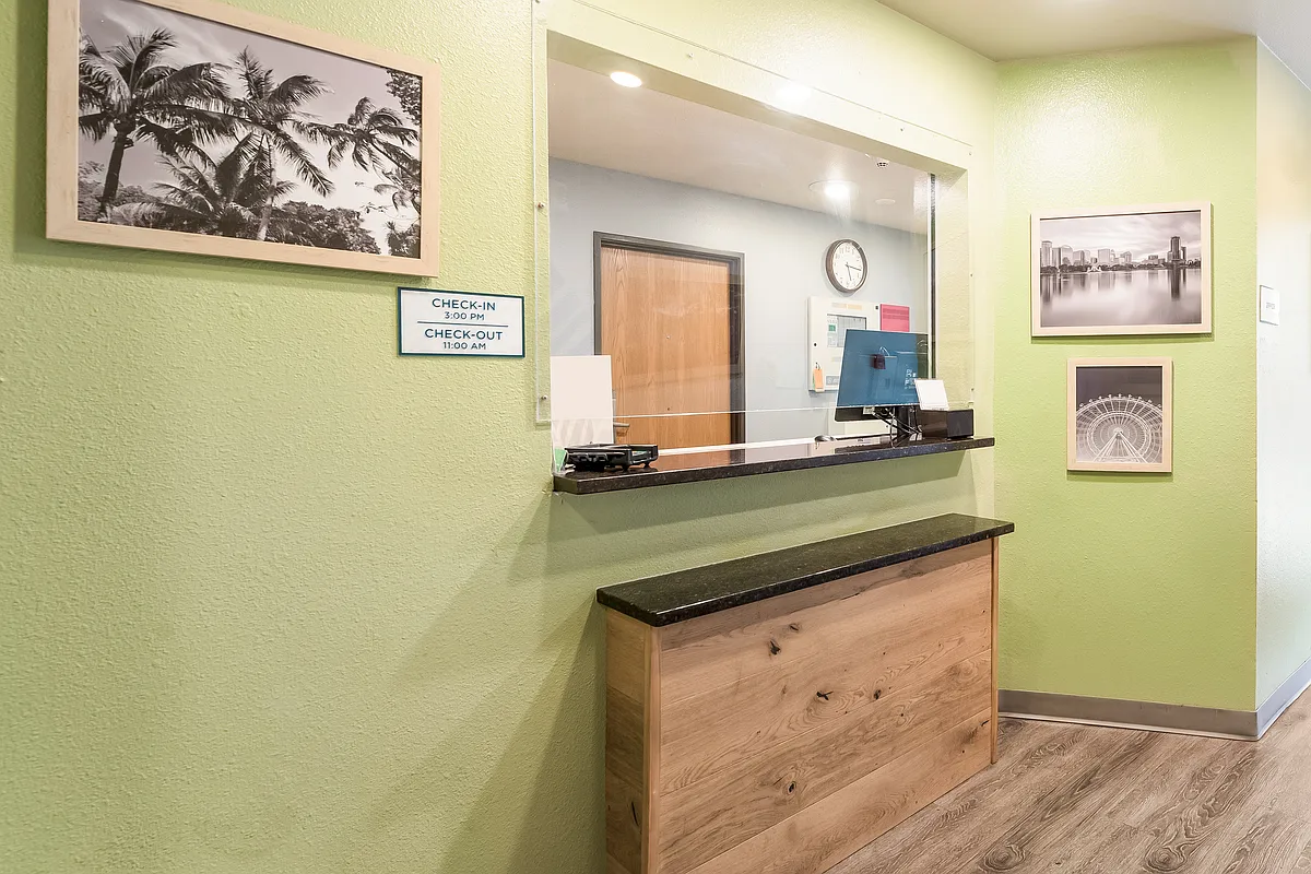 Lobby and Guest Check-in - Ocala