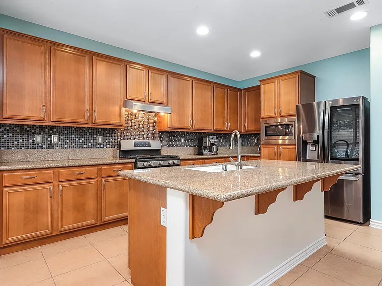 39299 Gainsborough Dr — Photo 4