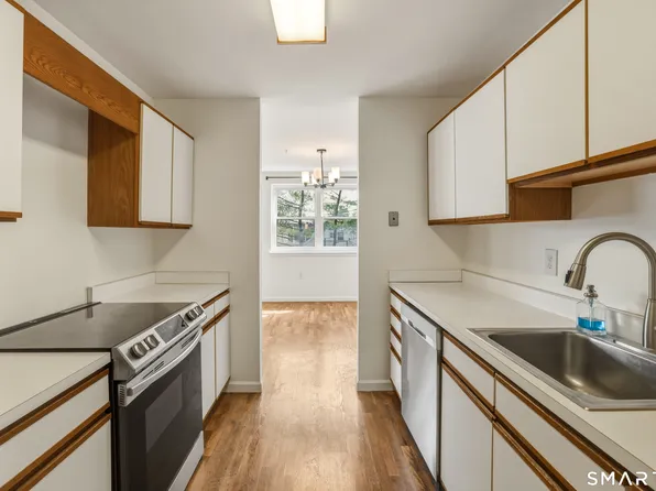 889 Farmington Ave #3F, West Hartford, CT 06119