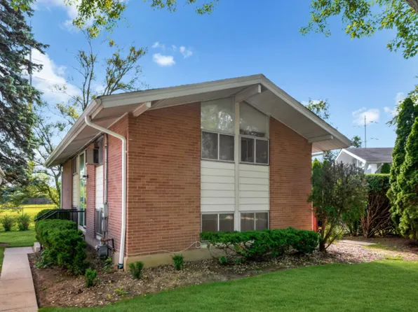 453 Edens Ln, Northfield, IL 60093